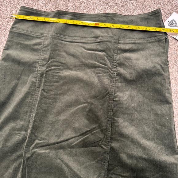 NWT Green Corduroy Skirt - Picture 9 of 10